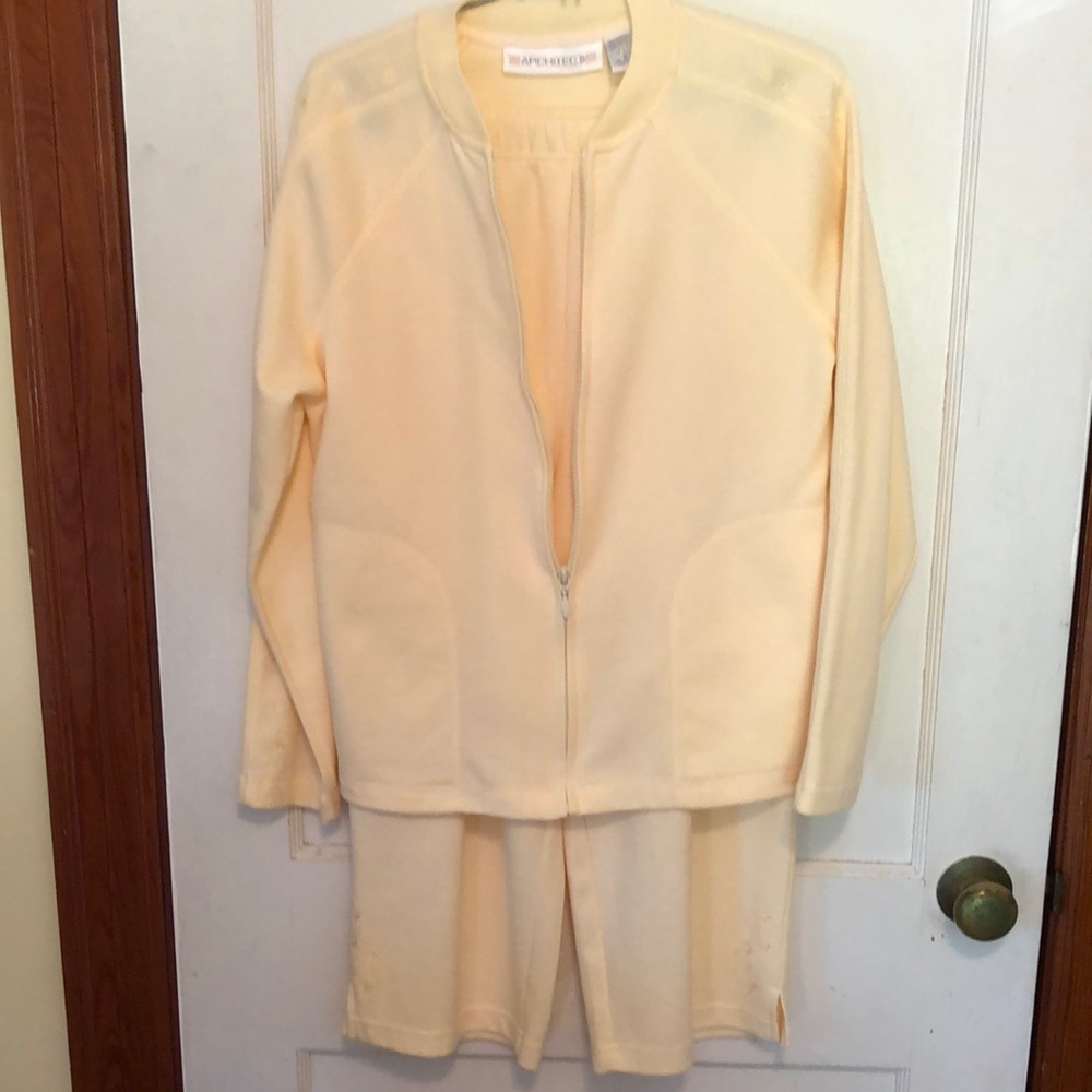 Architect jogger suit in light yellow. Gorgeous.  Ptp 19”  size Small.